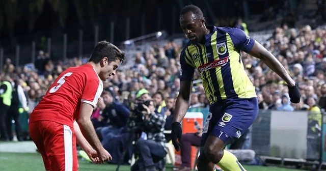 Usain Bolt futbol kariyerinin ilk maçına çıktı