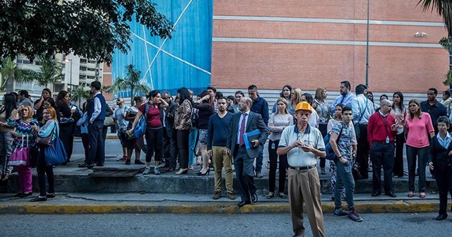 Venezuela 7,3 büyüklüğünde depremle sarsıldı