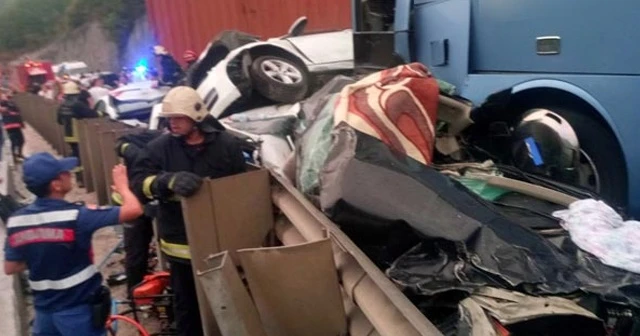 Yola mazot dökülünce ortalık savaş alanına döndü! 1 ölü, 30 yaralı
