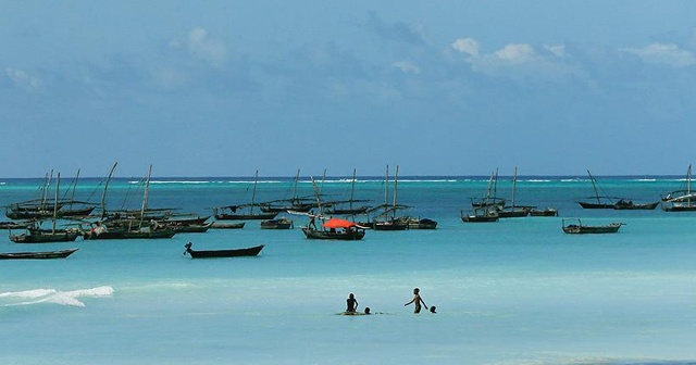 Zanzibar beyaz kumsalı mavi okyanusuyla ilgi çekiyor