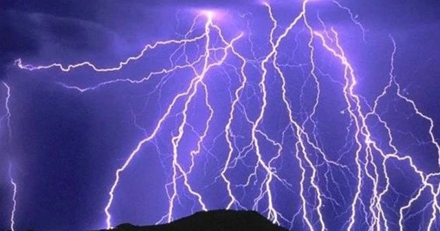 Adıyaman'da yıldırım düştü: 2 yaralı