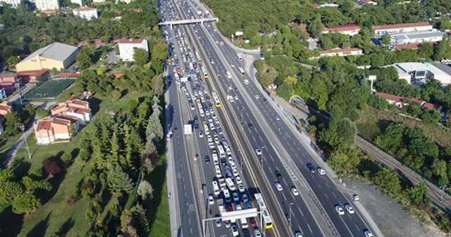 Akşam trafiği havadan böyle görüntülendi