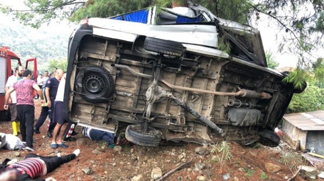 Antalya&#039;da feci kaza! Çok sayıda ölü ve yaralı var