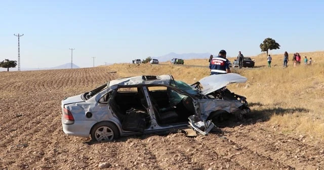 Araba tarlaya devrildi, şoför öldü