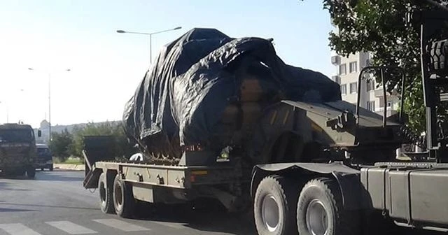 Asker TIR'lara yükledi oraya götürüyor