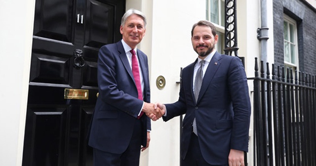 Berat Albayrak Londra&#039;da bakanlarla bir araya geldi