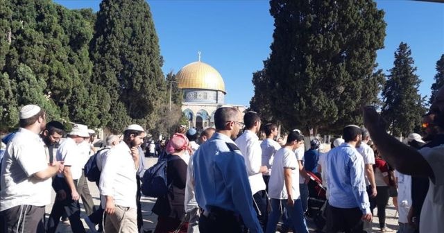 Binden fazla fanatik Yahudi Mescid-i Aksa&#039;ya baskın düzenledi