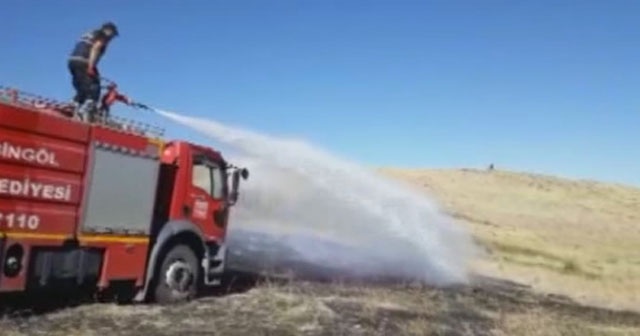 Bingöl’de toprak altından çıkan duman tedirgin etti