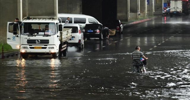 Çin’de aşırı yağışlar da 2 kişi hayatını kaybetti