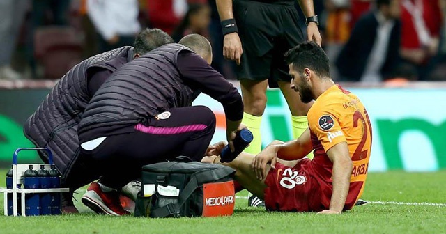 Galatasaraylı Emre Akbaba ameliyat edildi