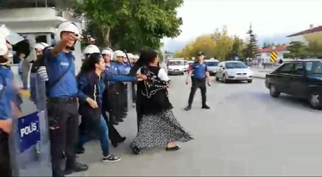 Hırsızlık şüphelisinin yakınları hastanede kavga çıkardı: 3’ü polis 6 yaralı