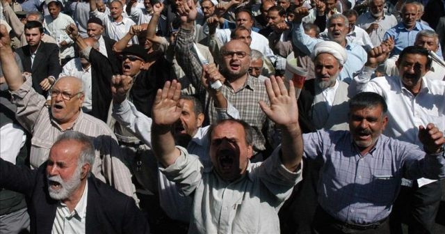 İran&#039;da emeklilerden maaş protestosu