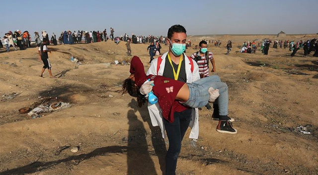 İsrail askerlerinin yaraladığı bir Filistinli çocuk daha şehit oldu
