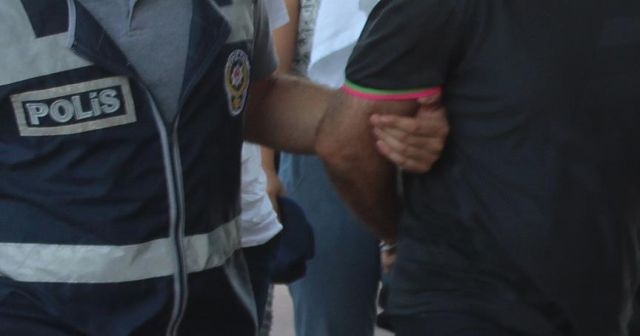 İzmir merkezli FETÖ operasyonunda 14 gözaltı