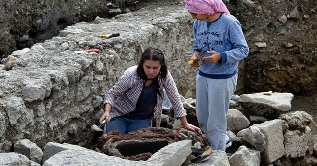 Kazmayı vurunca tarih fışkırdı! Tam tamına 2 bin yıllık