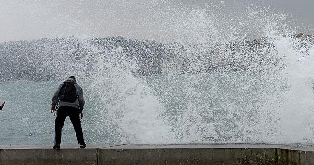 Meteoroloji&#039;den flaş açıklama! Fırtına Ege kıyılarını etkilemeden kuzeye yönelecek