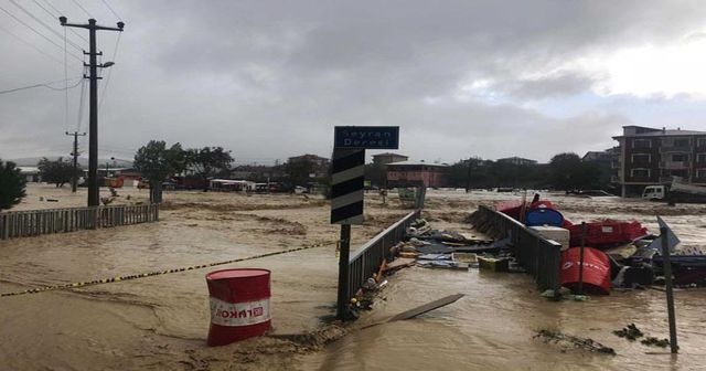 Meteoroloji&#039;den son dakika uyarısı! Şiddetli yağış iki ilçeyi vurdu