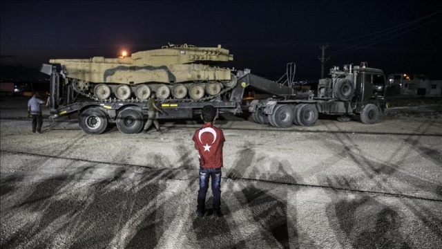 Obüs ve tanklar İdlib sınırında