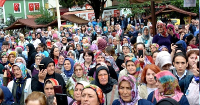 Acılı baba, kızı için miting yaptı! Komşu il ve ilçelerden yüzlerce kişi katıldı