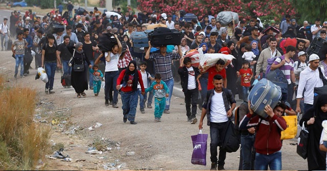 Akçakale kampı kapandı, binlerce Suriyeli Türkiye&#039;nin çeşitli illerine doğru harekete geçti
