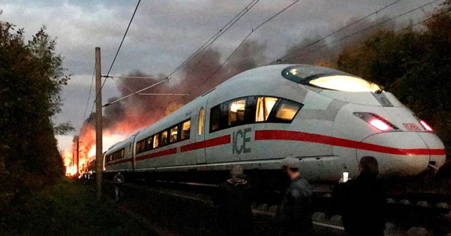 Almanya&#039;da yolcu treninde yangın çıktı
