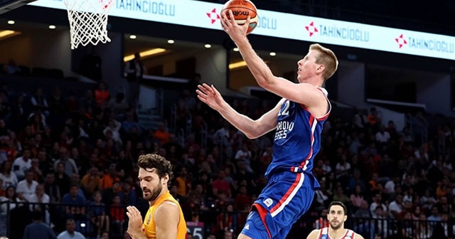 Anadolu Efes derbi galibiyeti ile sezonu açtı