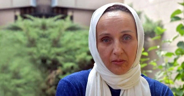 Annesinin 'yakınım' diye tanıttığı kişi babası çıktı