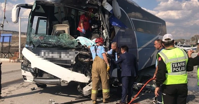 Balıkesir'de yolcu otobüsü kaza yaptı