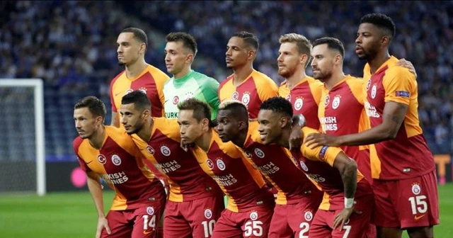 Galatasaray&#039;da 2 yıldız kadrodan çıkarıldı