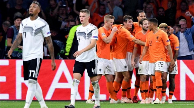 Hollanda, Almanya&#039;yı üç golle geçti