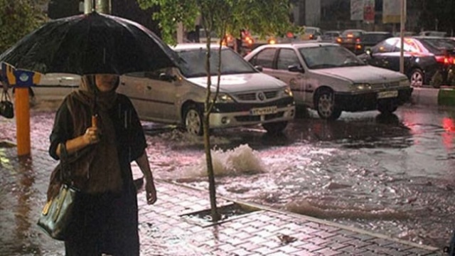 İran&#039;da fırtına:1 ölü ,15 yaralı