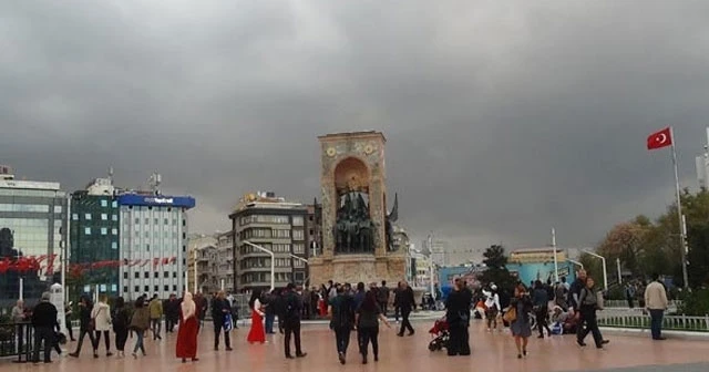 İstanbul'da aniden bastıran yağmur etkili oldu