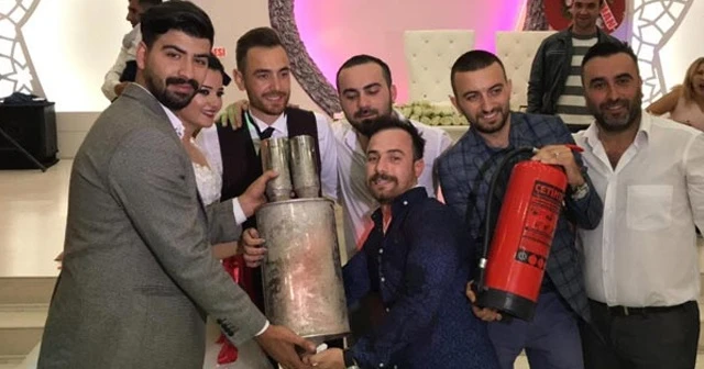 Niğde'de bir düğünde damada takılanlar şoke etti