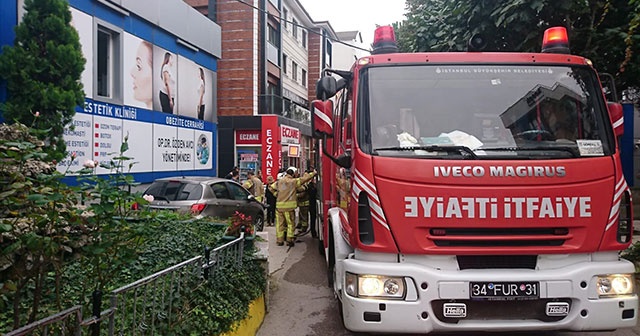 Pendik&#039;te hastanenin deposunda yangın paniği