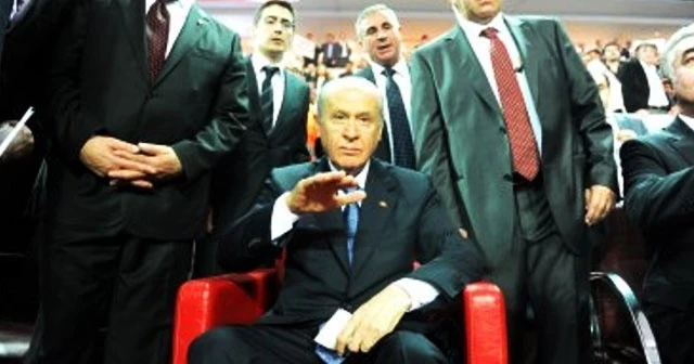 Son dakika... MHP&#039;de büyük kriz! Bahçeli kritik ismi görevden aldı (Erhan Usta kimdir)