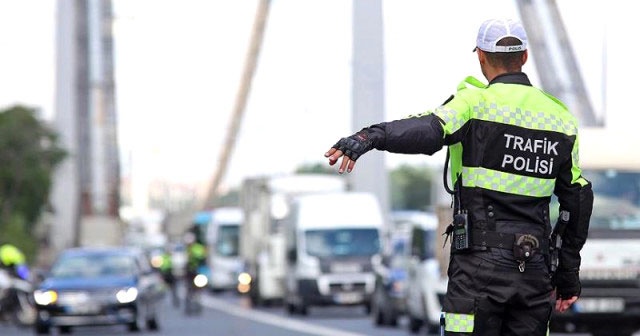 Trafik cezalarının artırılmasını öngören teklif, TBMM&#039;de kabul edildi (Yeni trafik cezaları ne kadar?)