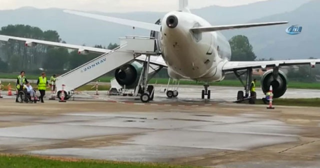 Zonguldak&#039;ta yolcu uçağı pistten çıktı!