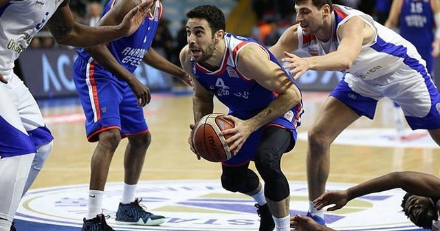 Anadolu Efes farklı kazandı!