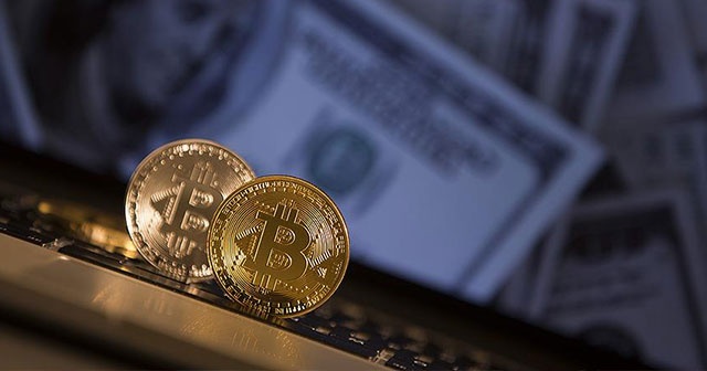 Bitcoin bir yıldır ilk kez 5 bin doların altına geriledi