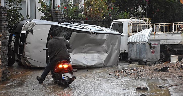 Bodrum&#039;u sağanak vurdu