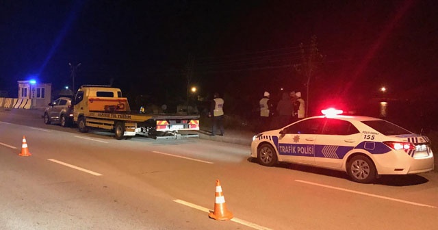 Giresun&#039;da otomobil polislere çarptı: 1 ölü, 1 yaralı