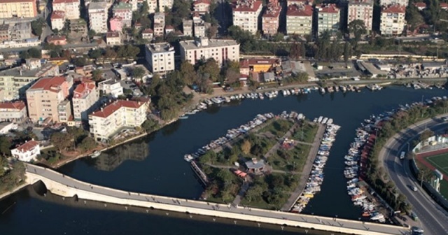 İstanbul&#039;da yangın: Dairede bir kadın cesedi bulundu