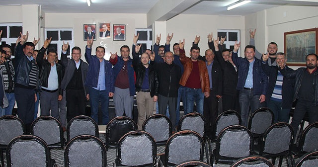 Kula İYİ Parti&#039;den 8 üye daha MHP&#039;ye geçti