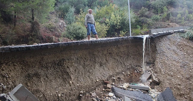 Manavgat’ta yağmur hayatı olumsuz etkiledi