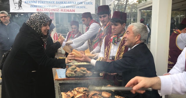 Öğretmenler balık ekmek yedi, halay çekti