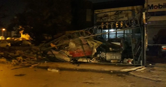 Oto kaportacıya giren TIR ortalığı savaş alanına çevirdi