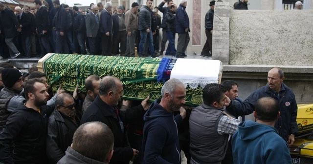 Yatağında ölü bulunan genç son yolculuğuna uğurlandı