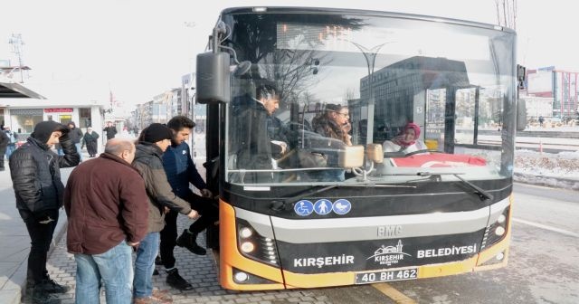 'Git evinde bulaşık yıka' diyenlere inat, otobüs şoförü oldu