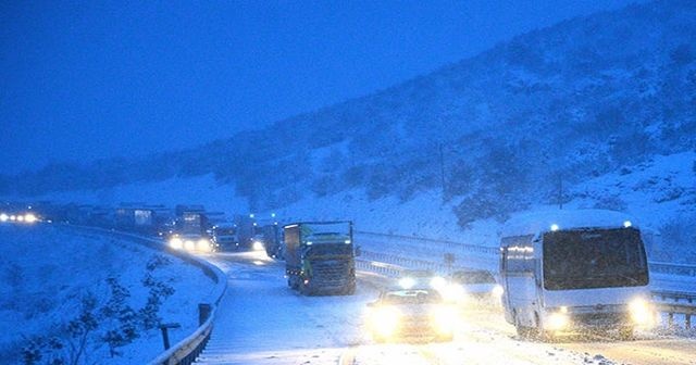 Afyonkarahisar-Antalya yolu ulaşıma kapandı