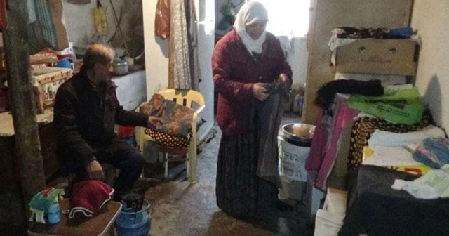 Ahırda yaşam mücadelesi veren çiftin tek hayali ev sahibi olmak